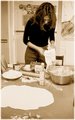 Salvatores_sister_makes_pizza-l