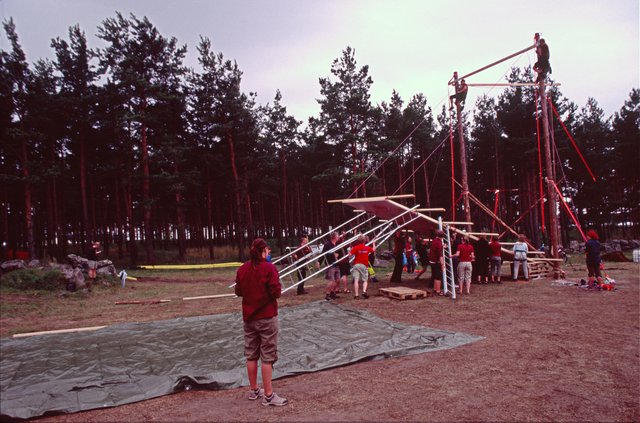 Raising the climbing wall