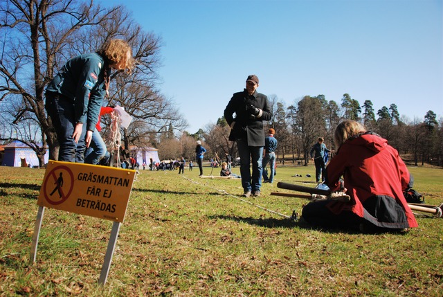 Don't walk on the grass