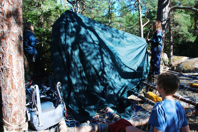 Vindskydd på sängkonstruktionen